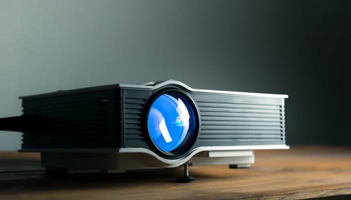 Making the connection between the PlayStation and the projector